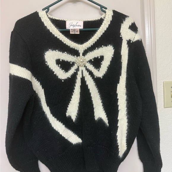 Jaclyn Smith Sweaters - Vintage Jaclyn Smith Black Sweater w/Bow Design & Pearl Detail.